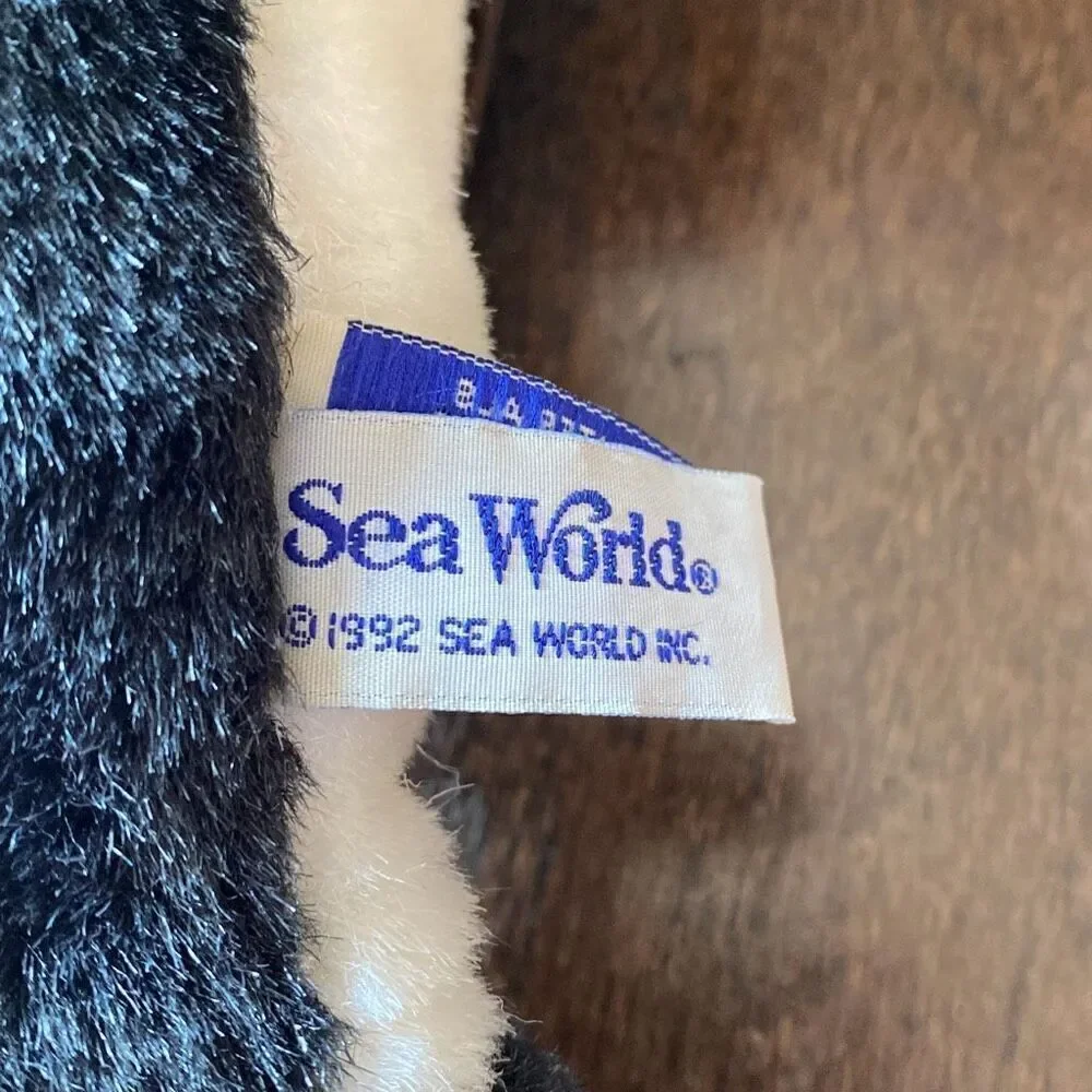 Vintage Sea World 1992 Shamu Orca killer whale plush stuffed animal 15 inch blac